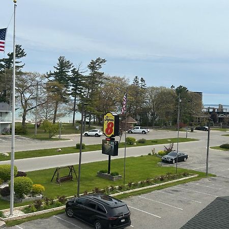 Super 8 By Wyndham Bridgeview Of Mackinaw City Dış mekan fotoğraf
