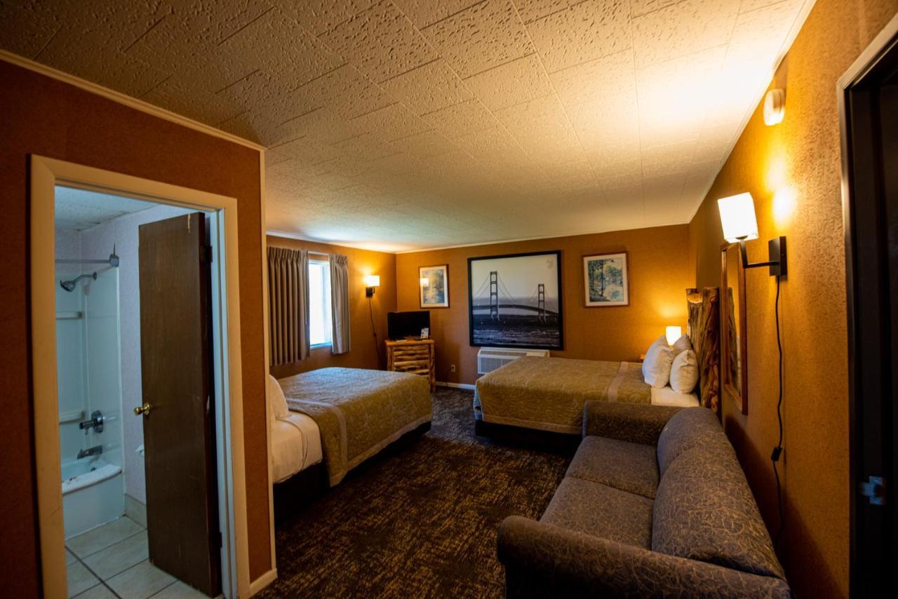Super 8 By Wyndham Bridgeview Of Mackinaw City Dış mekan fotoğraf