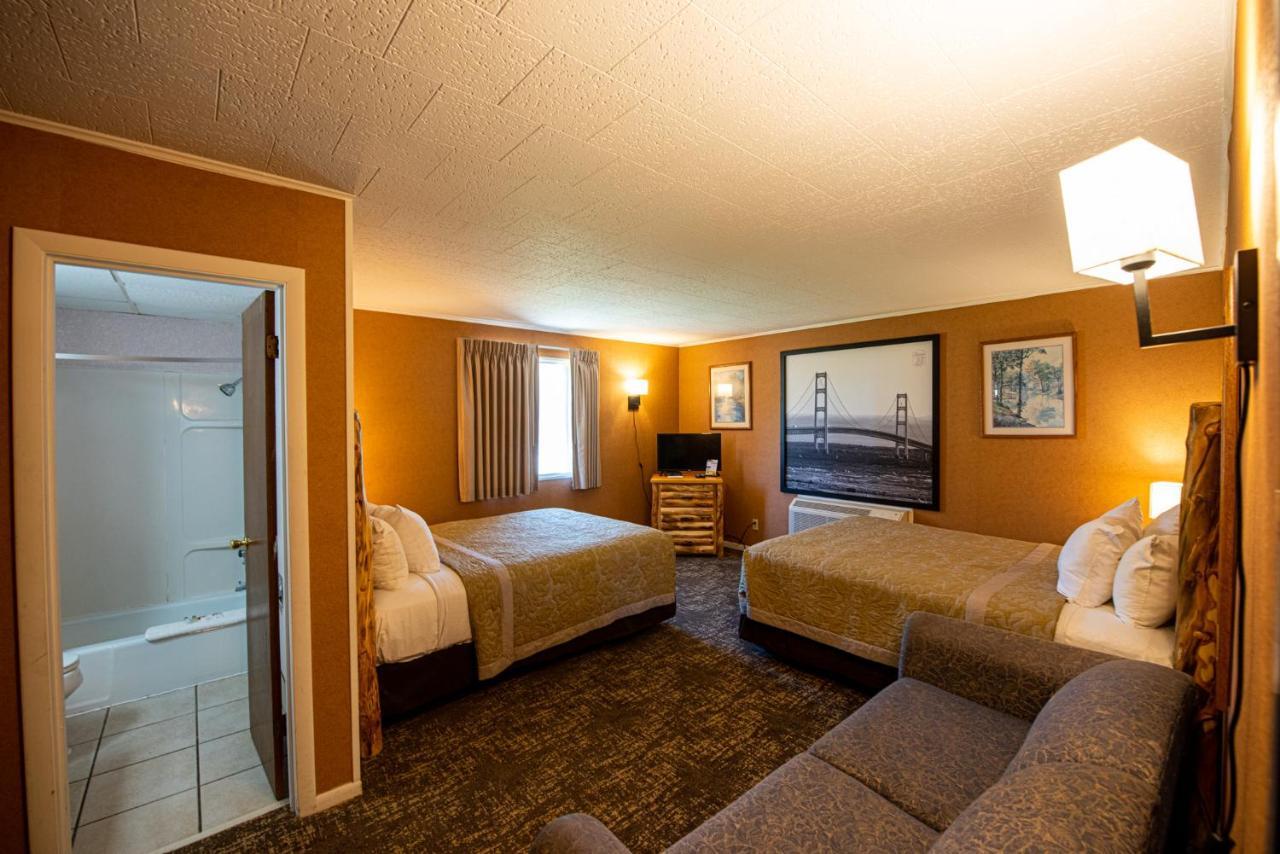 Super 8 By Wyndham Bridgeview Of Mackinaw City Dış mekan fotoğraf