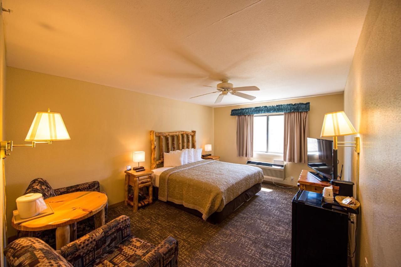 Super 8 By Wyndham Bridgeview Of Mackinaw City Dış mekan fotoğraf