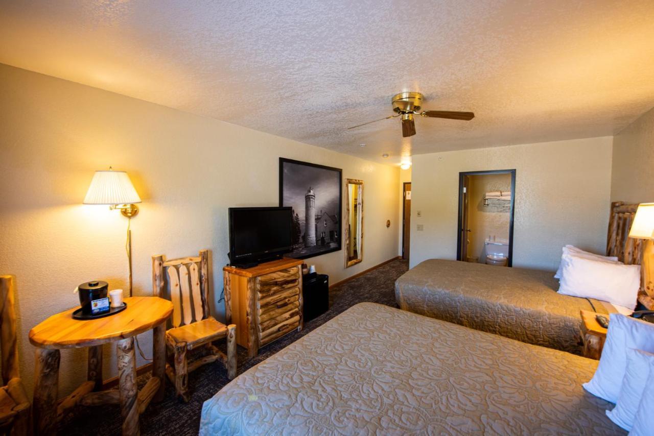Super 8 By Wyndham Bridgeview Of Mackinaw City Dış mekan fotoğraf