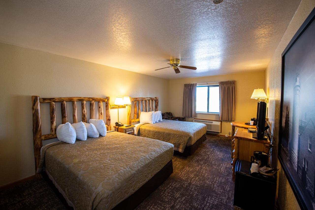 Super 8 By Wyndham Bridgeview Of Mackinaw City Dış mekan fotoğraf