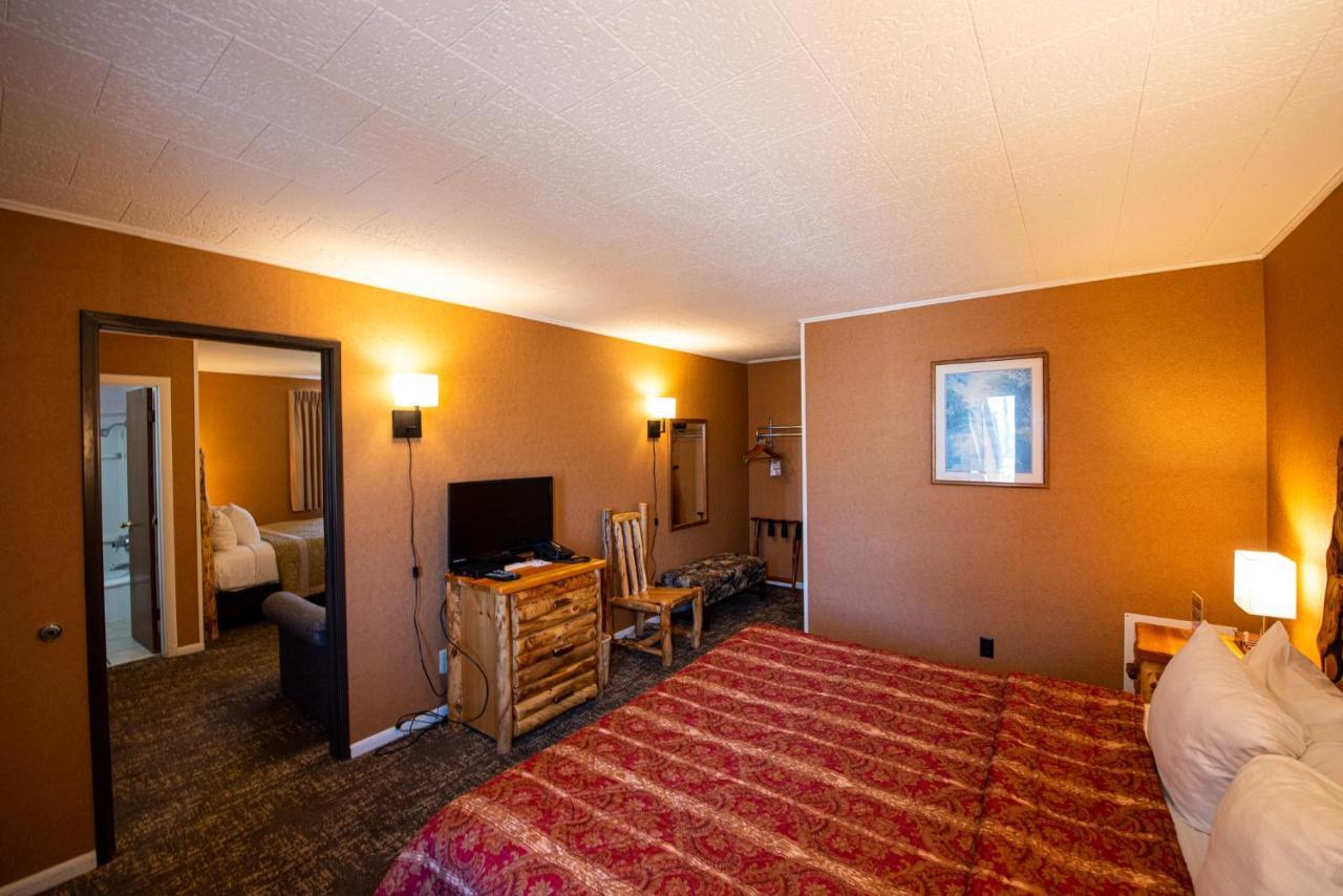 Super 8 By Wyndham Bridgeview Of Mackinaw City Dış mekan fotoğraf