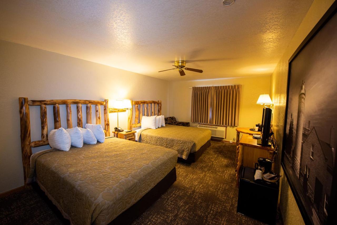Super 8 By Wyndham Bridgeview Of Mackinaw City Dış mekan fotoğraf