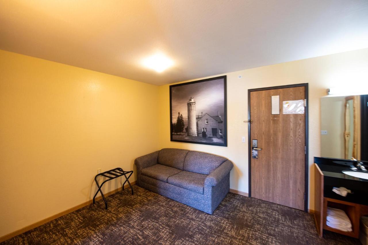 Super 8 By Wyndham Bridgeview Of Mackinaw City Dış mekan fotoğraf