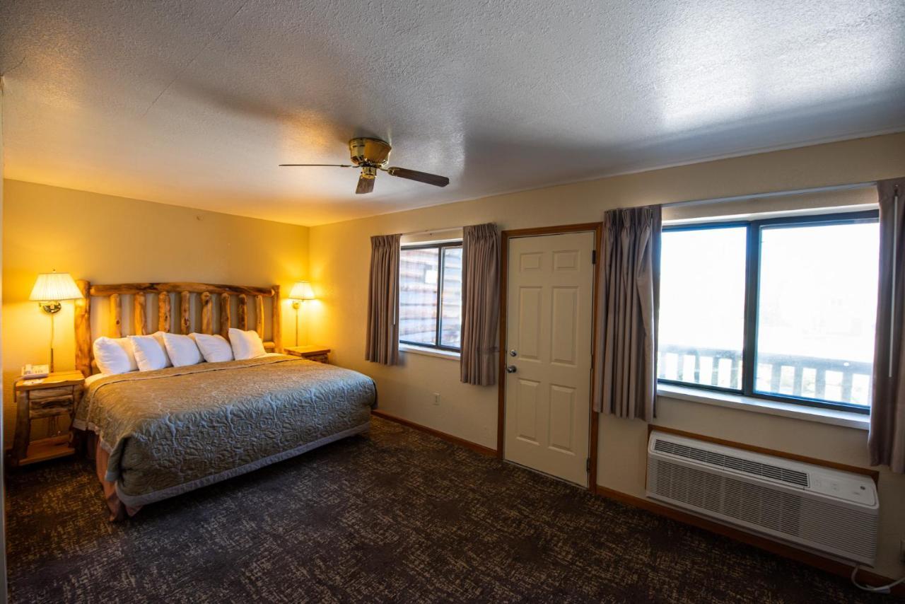 Super 8 By Wyndham Bridgeview Of Mackinaw City Dış mekan fotoğraf