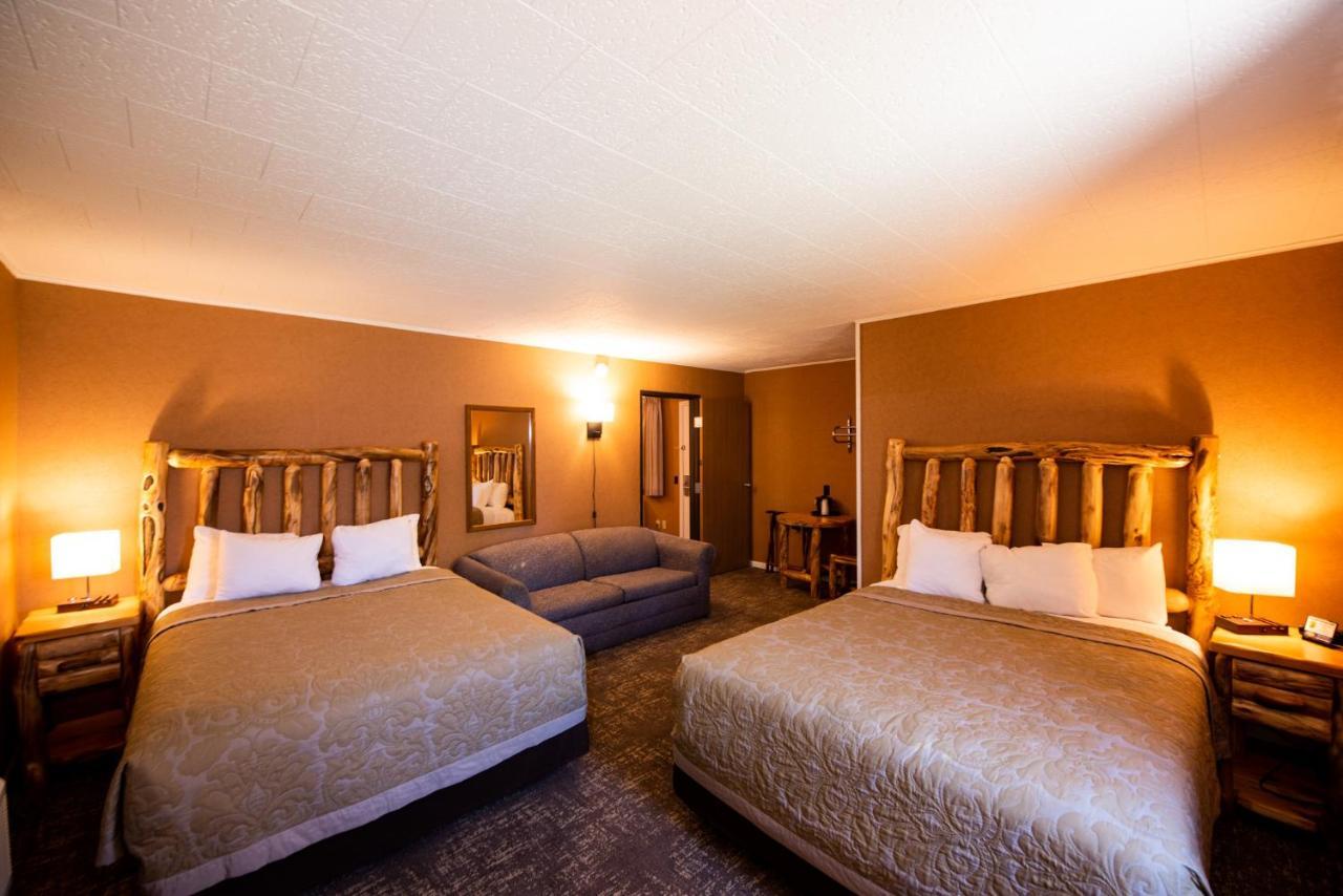 Super 8 By Wyndham Bridgeview Of Mackinaw City Dış mekan fotoğraf