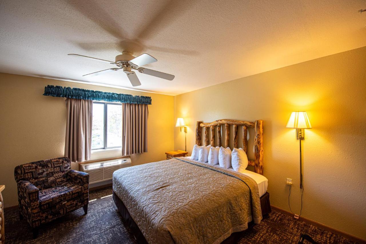 Super 8 By Wyndham Bridgeview Of Mackinaw City Dış mekan fotoğraf
