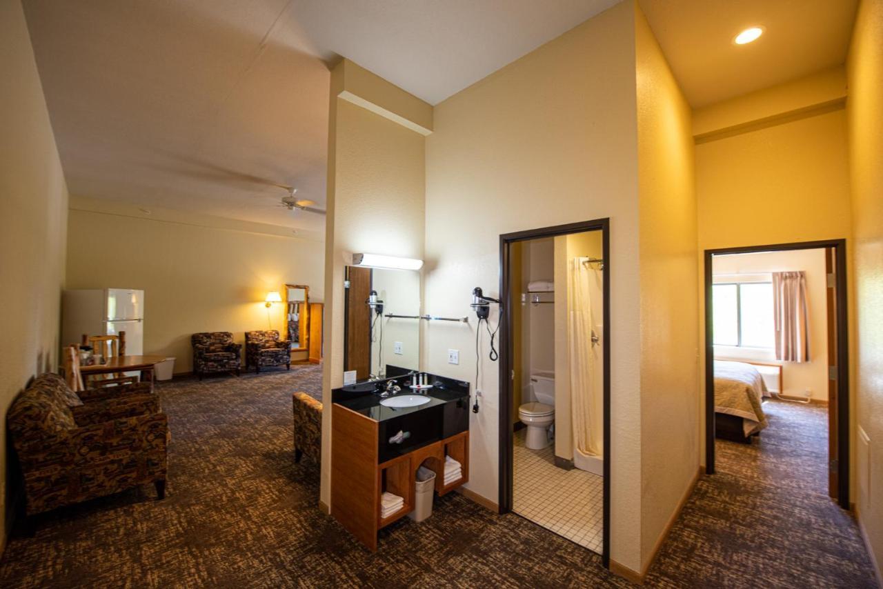 Super 8 By Wyndham Bridgeview Of Mackinaw City Dış mekan fotoğraf