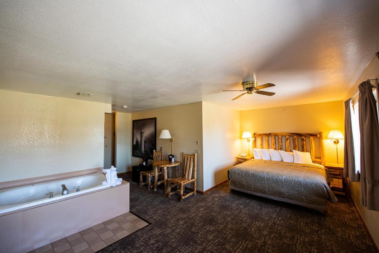 Super 8 By Wyndham Bridgeview Of Mackinaw City Dış mekan fotoğraf