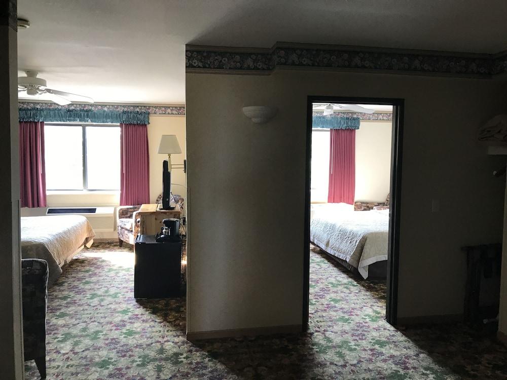 Super 8 By Wyndham Bridgeview Of Mackinaw City Dış mekan fotoğraf