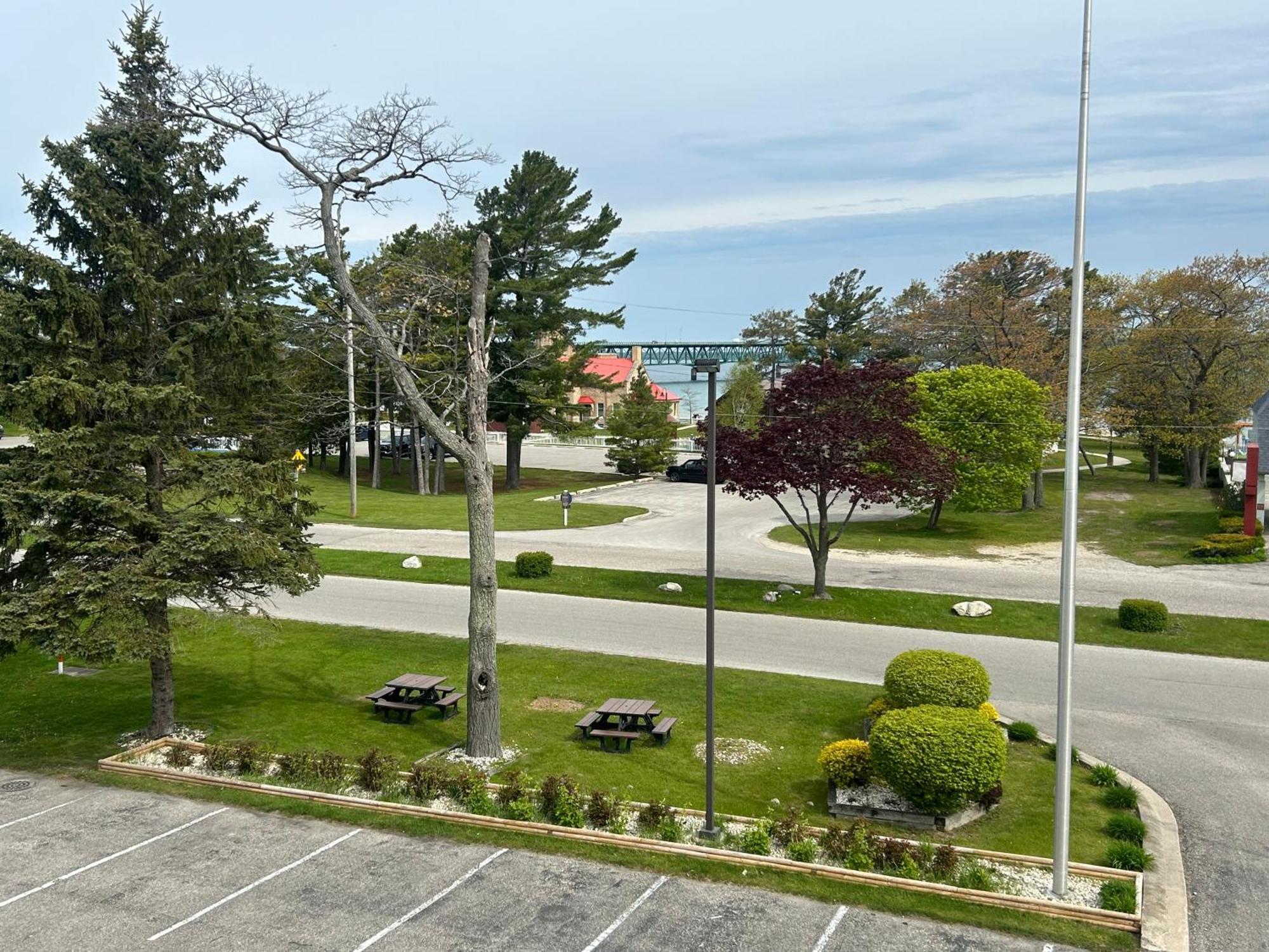 Super 8 By Wyndham Bridgeview Of Mackinaw City Dış mekan fotoğraf