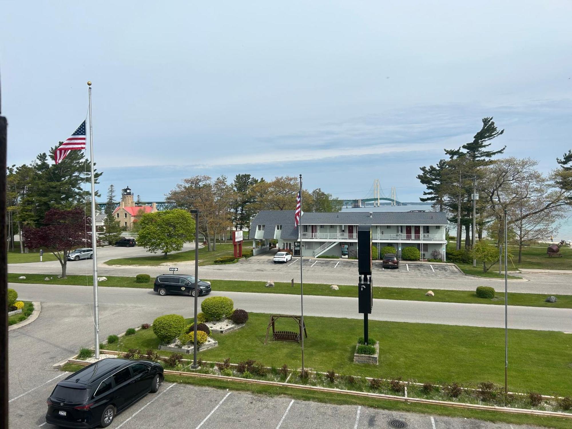 Super 8 By Wyndham Bridgeview Of Mackinaw City Dış mekan fotoğraf