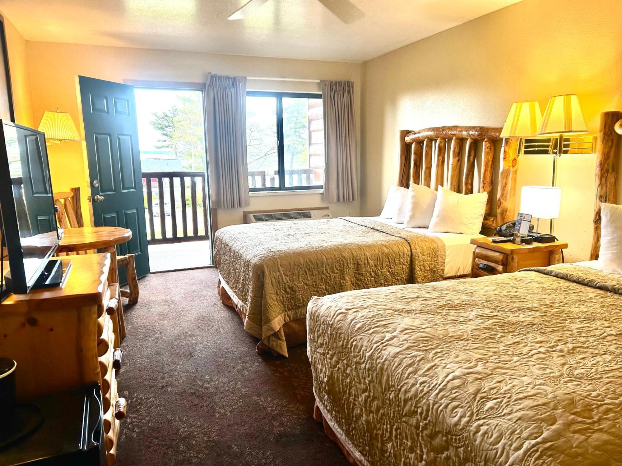 Super 8 By Wyndham Bridgeview Of Mackinaw City Dış mekan fotoğraf