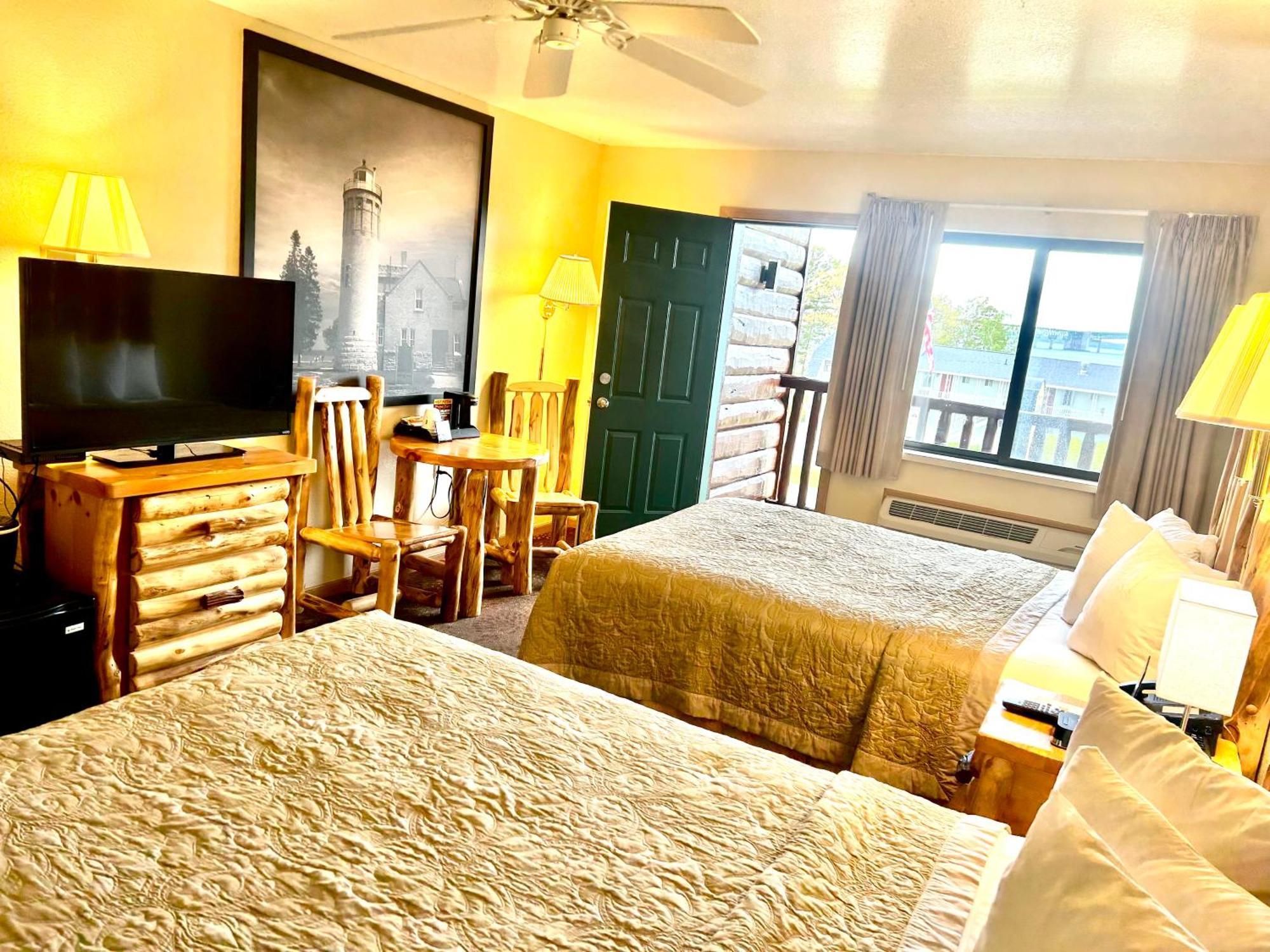Super 8 By Wyndham Bridgeview Of Mackinaw City Dış mekan fotoğraf