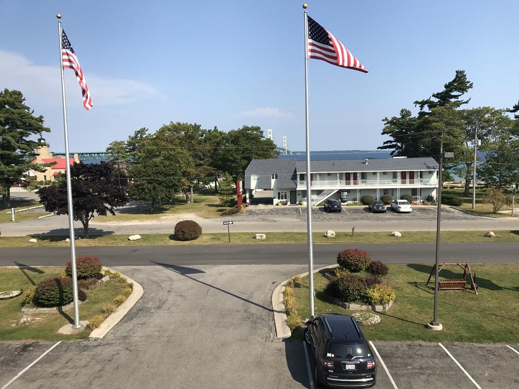 Super 8 By Wyndham Bridgeview Of Mackinaw City Dış mekan fotoğraf