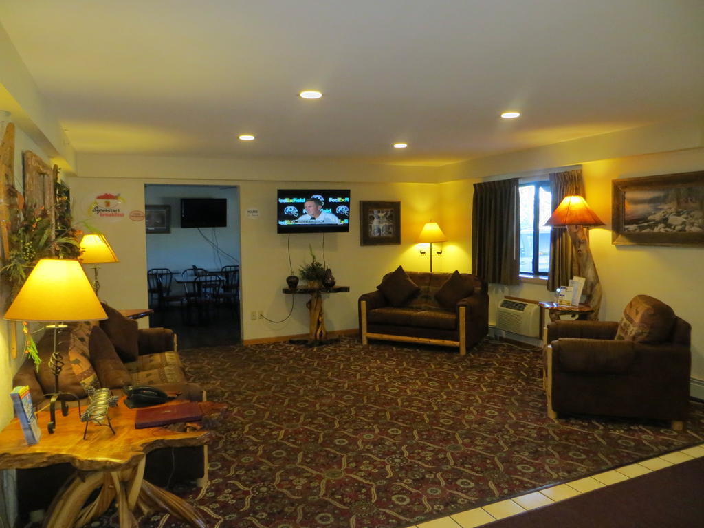 Super 8 By Wyndham Bridgeview Of Mackinaw City Dış mekan fotoğraf
